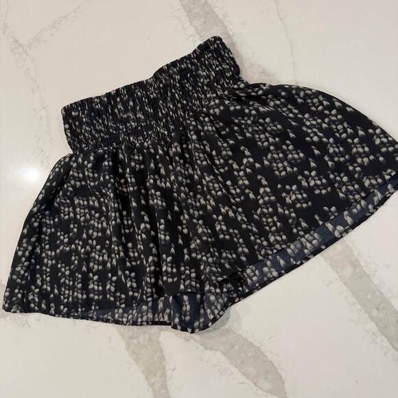 Converse One Star High Rise Flowy Shorts Women's Small Black/Beige Pattern Boho - Picture 2 of 6